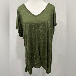 PAISLEY RAYE Sharkbite Hem Short Sleeve Top NWT